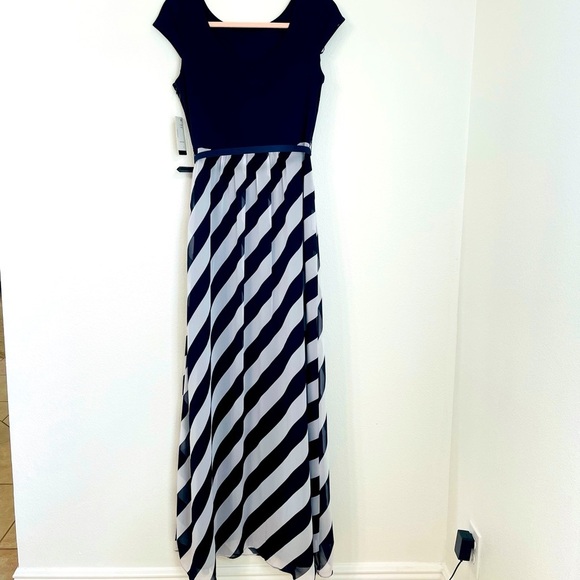 NWT SL Fashion Maxi Dress. Size 6. Navy Blue/Ivory. With belt included. - Picture 1 of 12